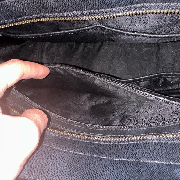 MICHAEL KORS “SELMA” LARGE BAG- ACCEPTING OFFERS! - Picture 6 of 16